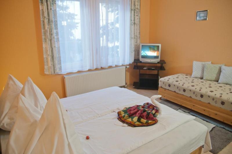 Astoria Panzio Bed & Breakfast Heviz Exterior photo